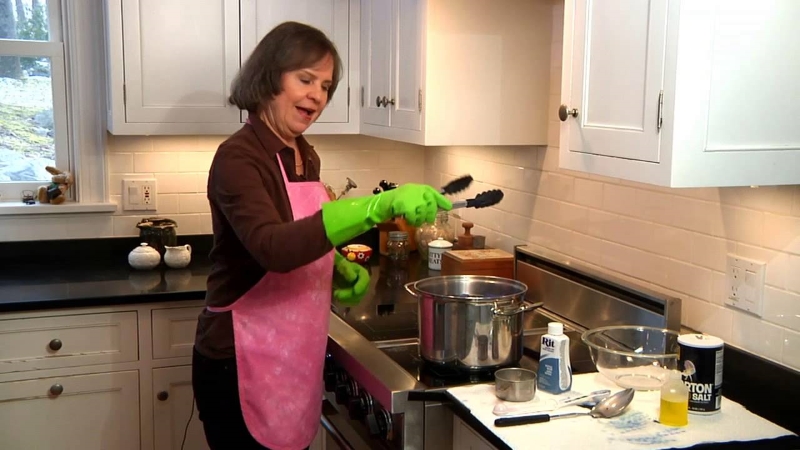 woman using rit dye colors on stovetop